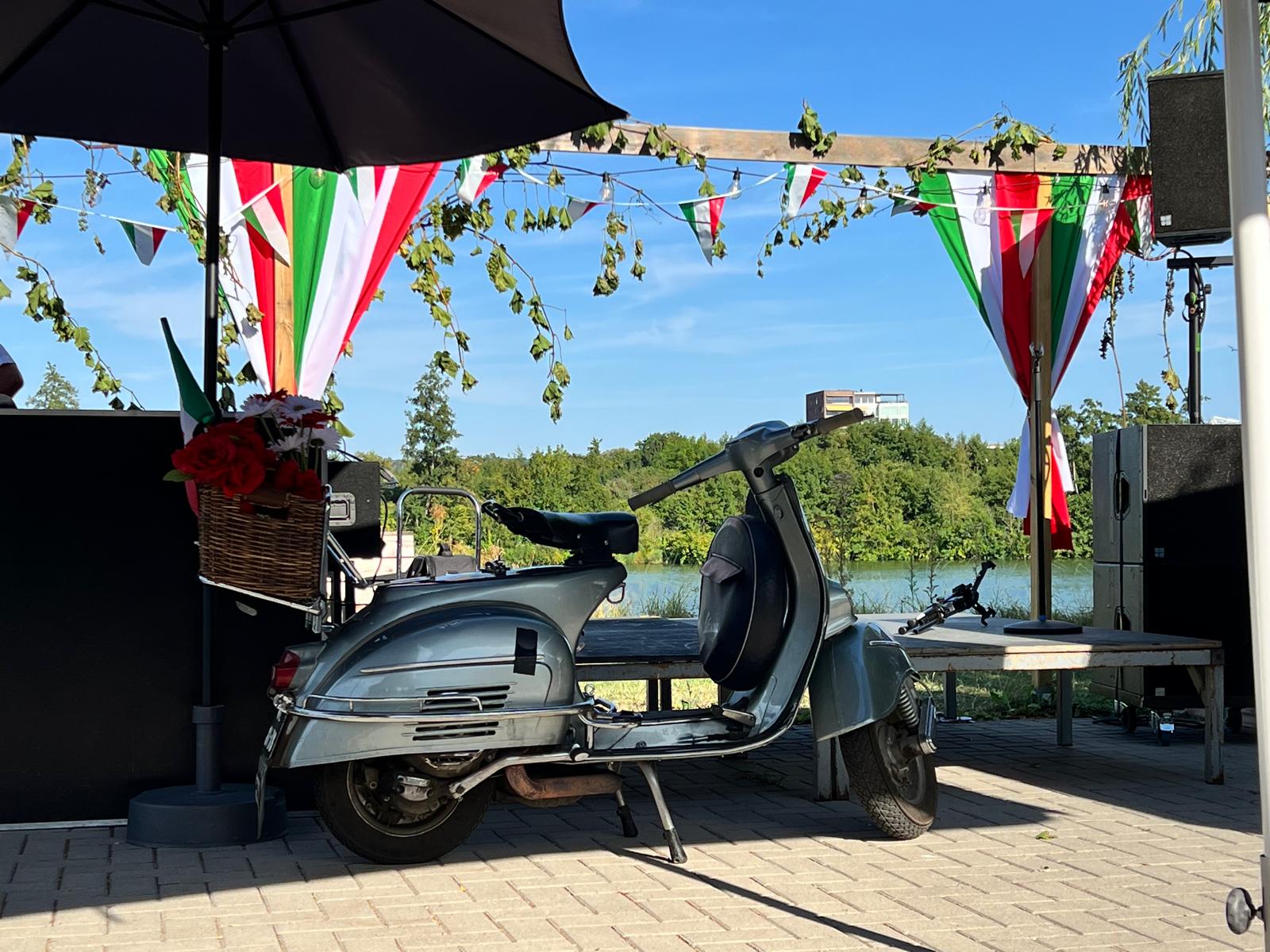 Italiaanse sfeer met Vespa