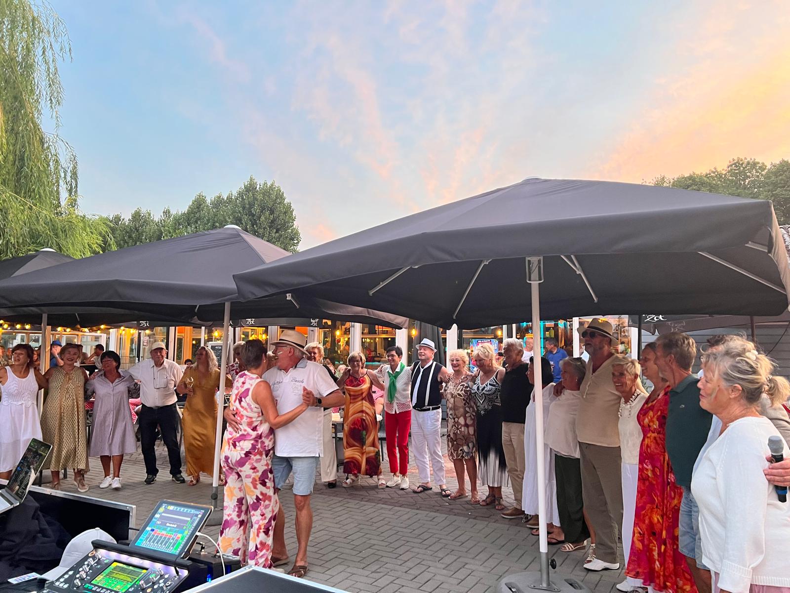 Feestmoment tijdens La Dolce Vita