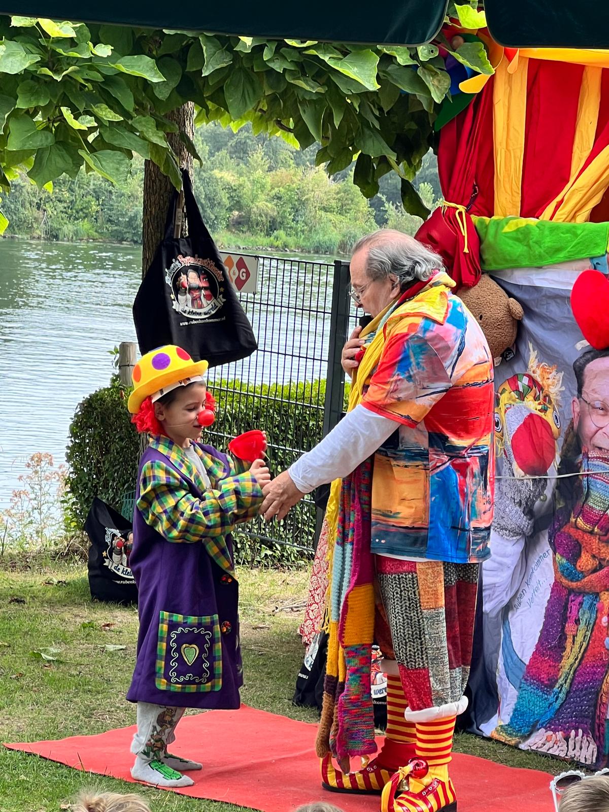 Clownshow tijdens De laatste vakantiedag