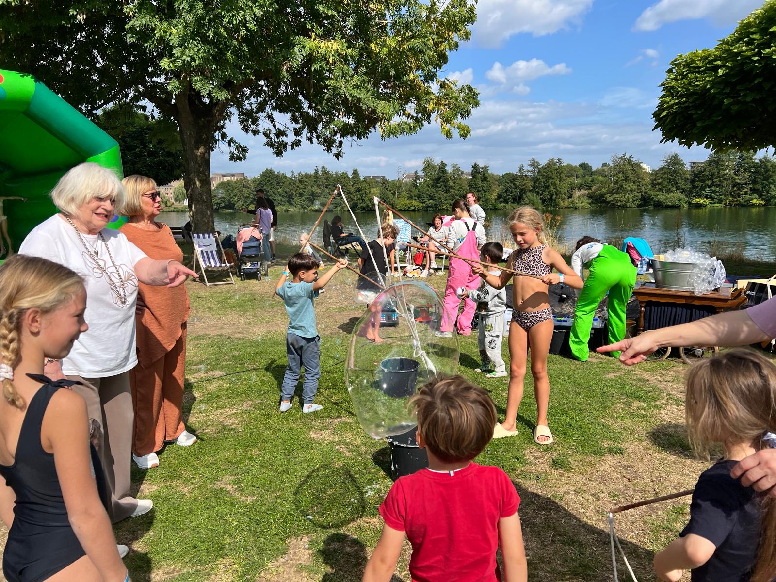 Grote bellen maken op het clubterrein