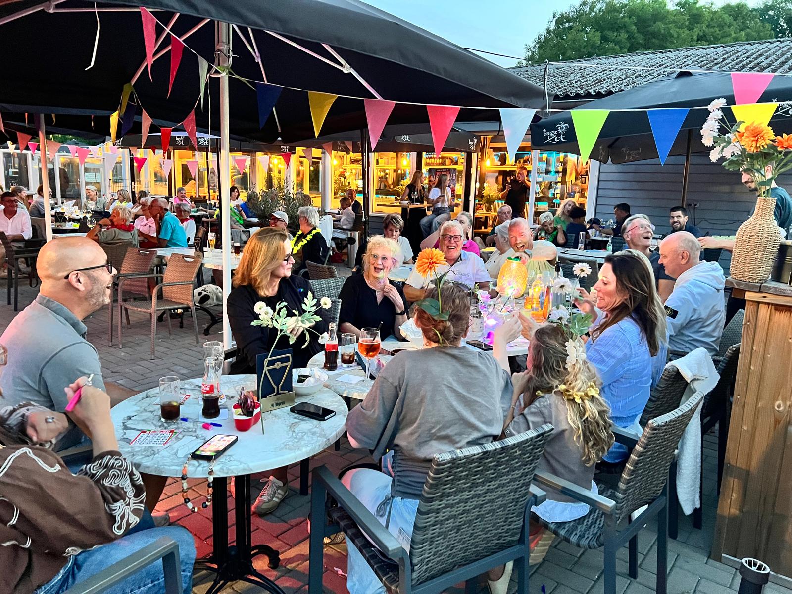 Gezellige drukte tijdens Barry’s open-air bingo