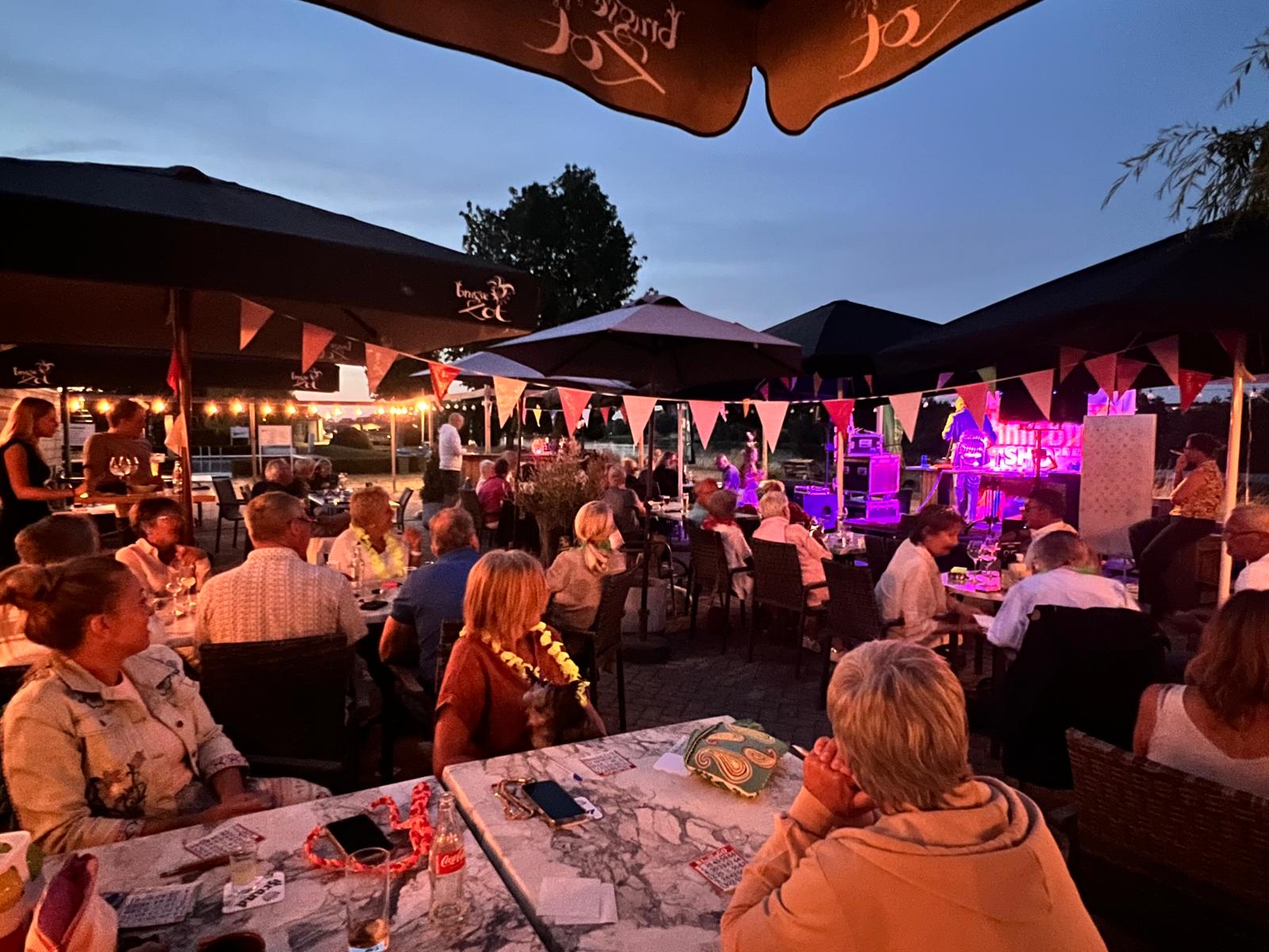 Barry’s open-air bingo in de avond